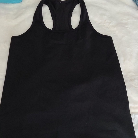 Lululemon tanks - Picture 6 of 11